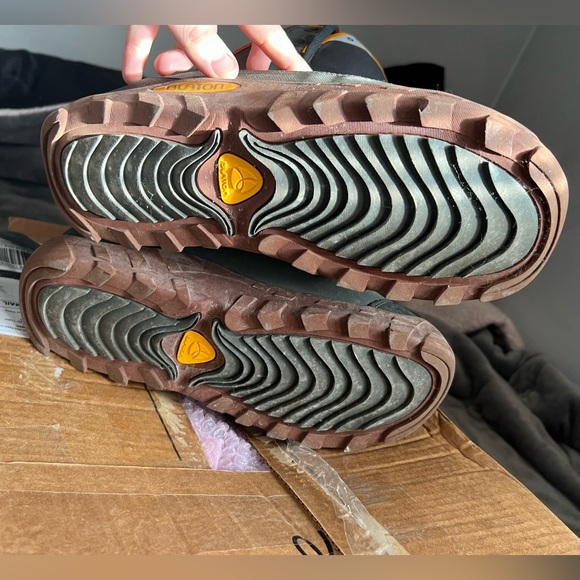 Burton Snowboard Boots - Picture 9 of 10